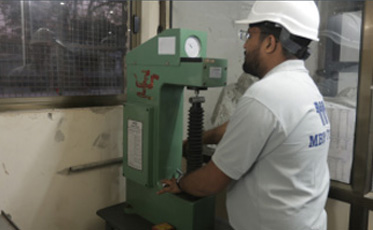 Hydrostatic testing of stainless steel pipes and tubes