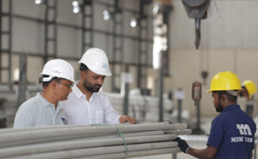Visual inspection of stainless steel pipes and tubes